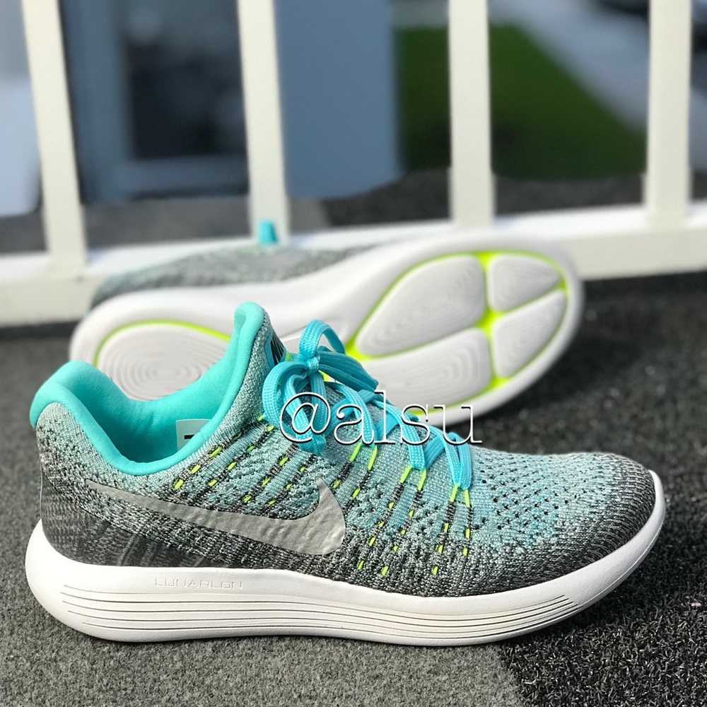 NWT Nike LunarEpic Low Fl 2G Metallic Silver W - Picture 2 of 8